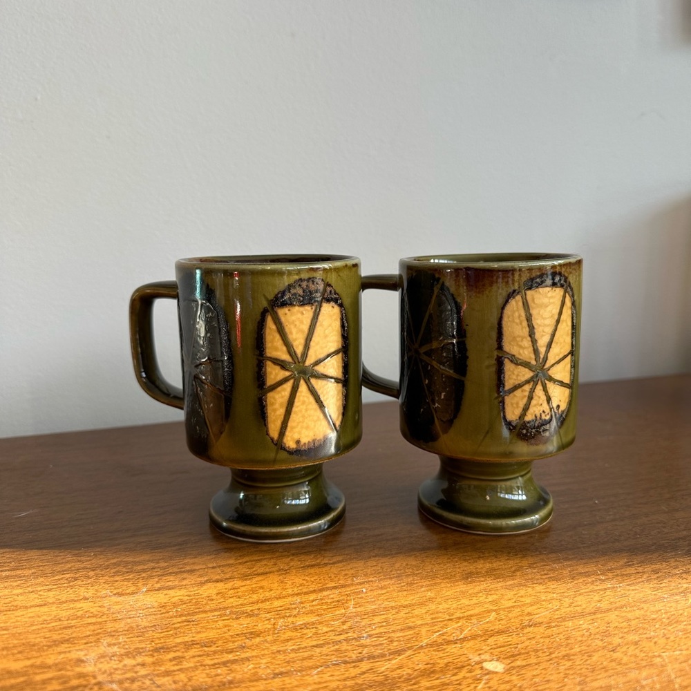 Vintage 1970’s coffee mugs. Set of 2.